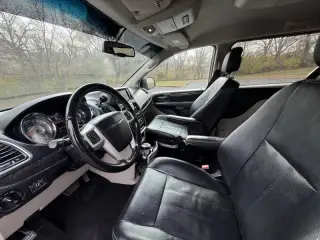 2016 Chrysler Town and Country Touring
