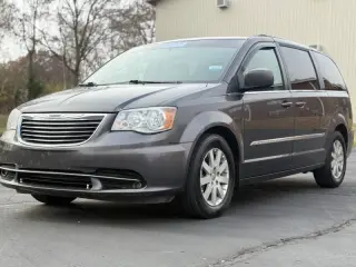 2016 Chrysler Town and Country Touring