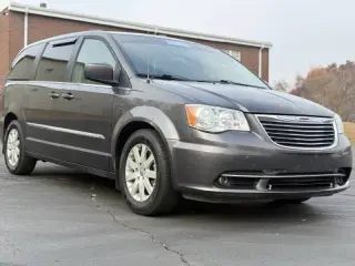 2016 Chrysler Town and Country Touring