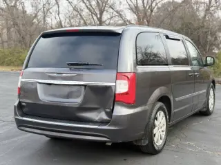 2016 Chrysler Town and Country Touring