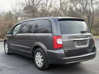 2016 Chrysler Town and Country Touring