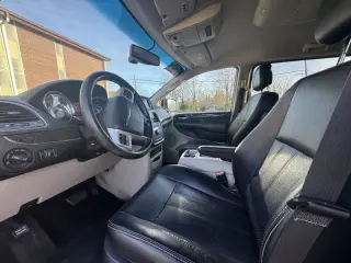 2014 Chrysler Town and Country Touring-L