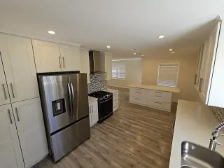 🏡 CHARMING 3-BEDROOM HOME WITH MOUNTAIN VIEWS — SUNLAND