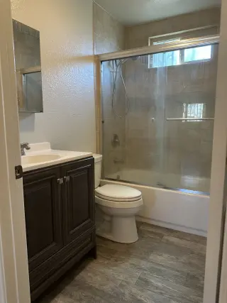 APT DE 3 RECAMARAS EN EL SUR DE LOS ANGELES. SE RENTA.