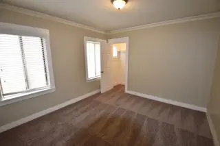 3 dormitorios, 2 baños, listo para habitar.