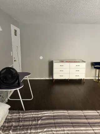 Espacio tipo estudio privado en Redondo Beach – Servicios incluidos – $1,700