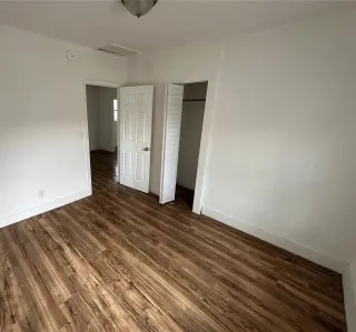 Casa unifamiliar lista para mudarse de inmediato.
