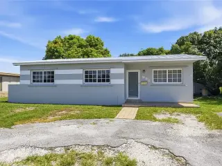Hialeah Gem with Tropical Charm!