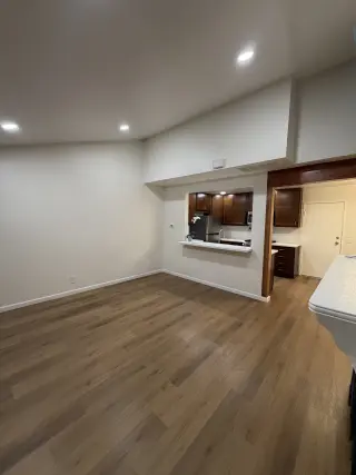 Townhouse 2 bed/ 2.5 bath