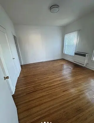 1 dormitorio, 1 baño. Muy buen estado.