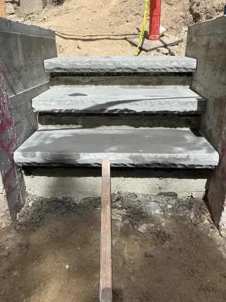 Trabajos de piedra: muros de retención, paredes y driveways decorados al gusto.