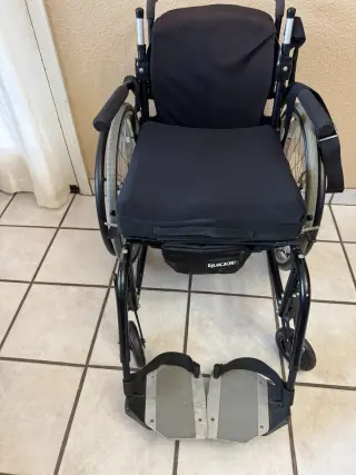 Silla de ruedas para personas de la tercera edad
