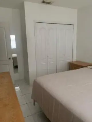 Rento cuarto en DORAL $950