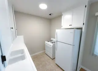 BUENA PARK CA Un dormitorio con estacionamiento