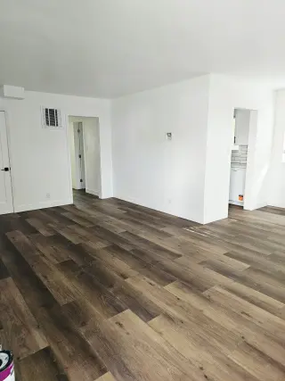 Hermoso Apartamento de 2 Rec / 1 Baño Totalmente Remodelado – Listo para Mudarse