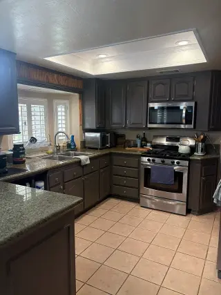 1BEDROOM AND 1BATHROOM AVAILABLE