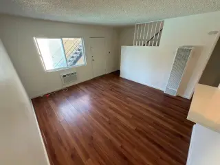 Glendale: 2 recámaras en dos niveles | $2,450/mes