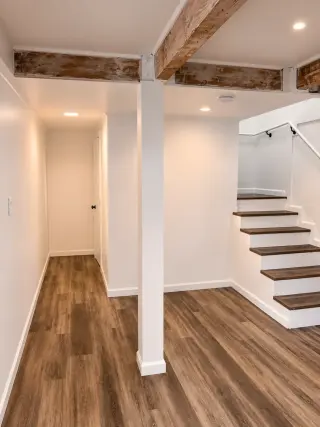 CASA TRASERA 2 RECÁMARAS / 1 BAÑO – 1,100 FT² – PATIO CUBIERTO – $2,850