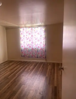 Cuarto grande de renta con baño