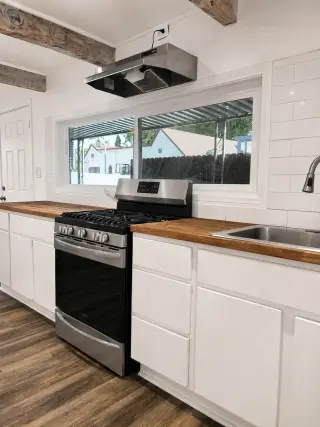 2 RECÁMARAS / 1 BAÑO – 1,100 FT² – PATIO CUBIERTO – $2,750