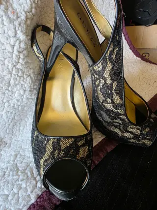 Elegantes Tacones de Encaje Guess - Perfectos para Cualquier Ocasión
