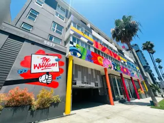 1 + 1 W LARGE BALCONIES / PATIOS! ROOFTOP POOL! GYM!