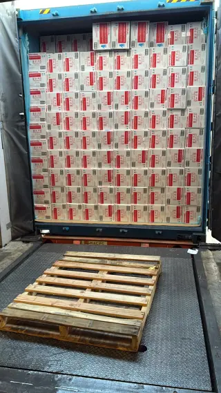 Trabajo de bodega y desgargar
