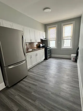 Apartamento 2 Dormitorios, Segundo piso Cerca Tren 7