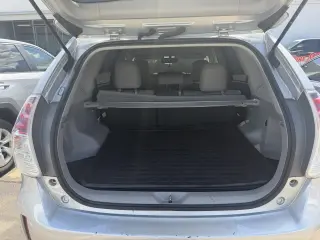 Toyota Prius V 2015 - Wagon Eficiente en Combustible con 5 Puertas