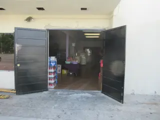 Compton - Edificio Commercial Con 2 Locales De Venta Por $549,000