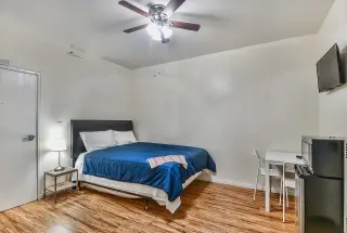 Estudio Amueblado en N Soto St $1,095 - Metro Soto