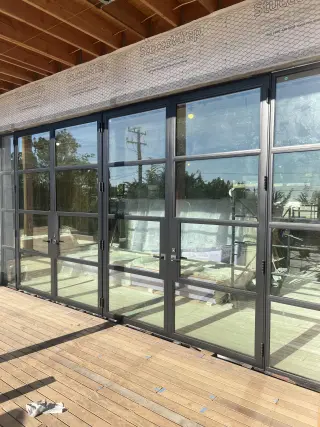 Pintura de puertas metálicas portones ventanas.