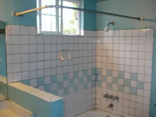 Renovación de Baño Moderno con Ducha de Vidrio