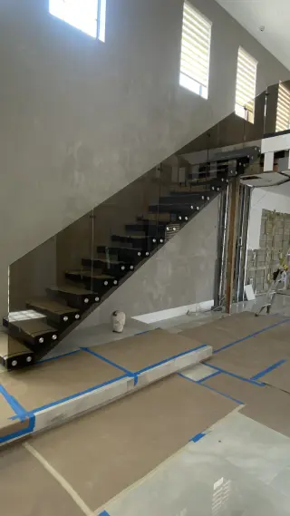 Instalación de Barandilla de Vidrio Moderna para Balcón