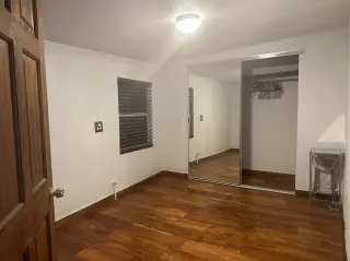 Cuarto con baño privado de renta