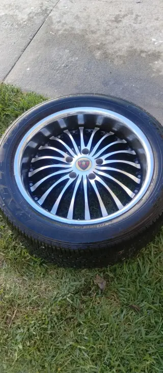 Rines Merceli M20 de 20 pulgadas con neumáticos Goodyear (5 birlos)