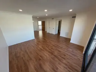 Glendale: 2 recámaras, 2 baños y balcón | $2,600/mes