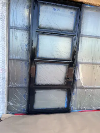 Pintura de puertas metálicas portones ventanas.