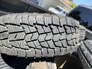 Juego de Rines de Jeep con Llantas Terra Trac AT