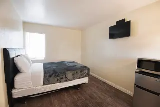 Estudio Amueblado en Jefferson Blvd $945 - Sur de Los Angeles