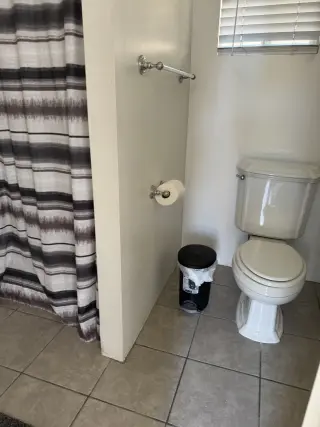 Se renta cuarto con baño