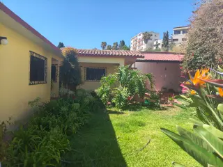 Hermosa Casa en Venta en Cubillas Sur