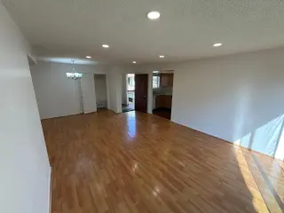 Glendale: 2 recámaras con balcón | $2,695/mes