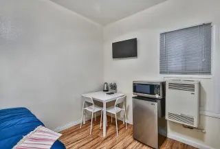 Estudio Amueblado en N Soto St $1,095 - Metro Soto