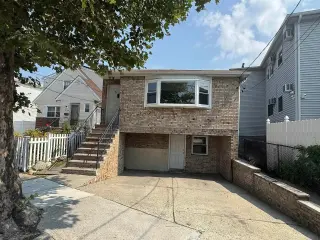 Charming 2-bedroom, 2-bath home ! A wonderful opportunity Move in Now !!!