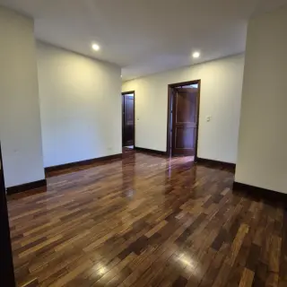 Apartamento amplio en alquiler en zona 10