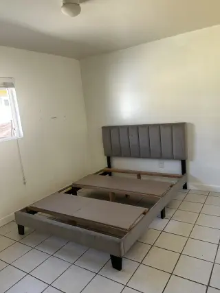 Cuarto espacioso en East LA