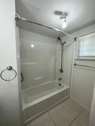 $650=AMPLIO CUARTO CON BAÑO INDEPENDIENTES DE CENTRICA CASA CERCA DE TODO