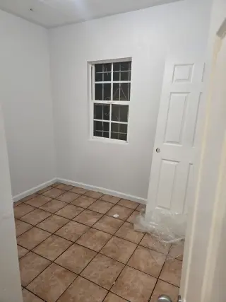 Casa De renta 2 cuartos 1 baño billes incluidos