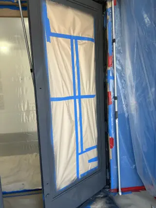 Pintura de puertas metálicas portones ventanas.